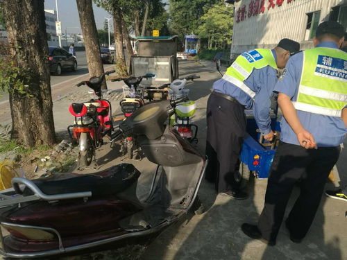 塘廈公安今天出動800多警力,還有裝甲運(yùn)兵車 特種防暴車