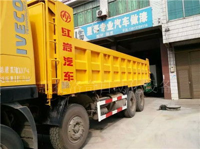 自卸車大廂翻新噴砂機 大廂脫漆除銹現場